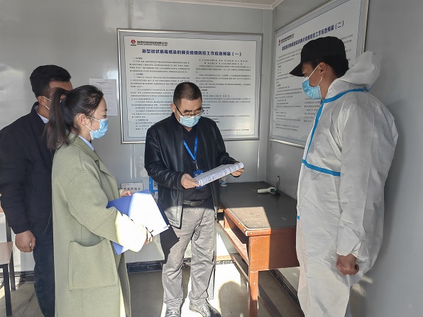 公司纪委对公司门卫疫情防控检查，，赵宣烨拍摄.jpg