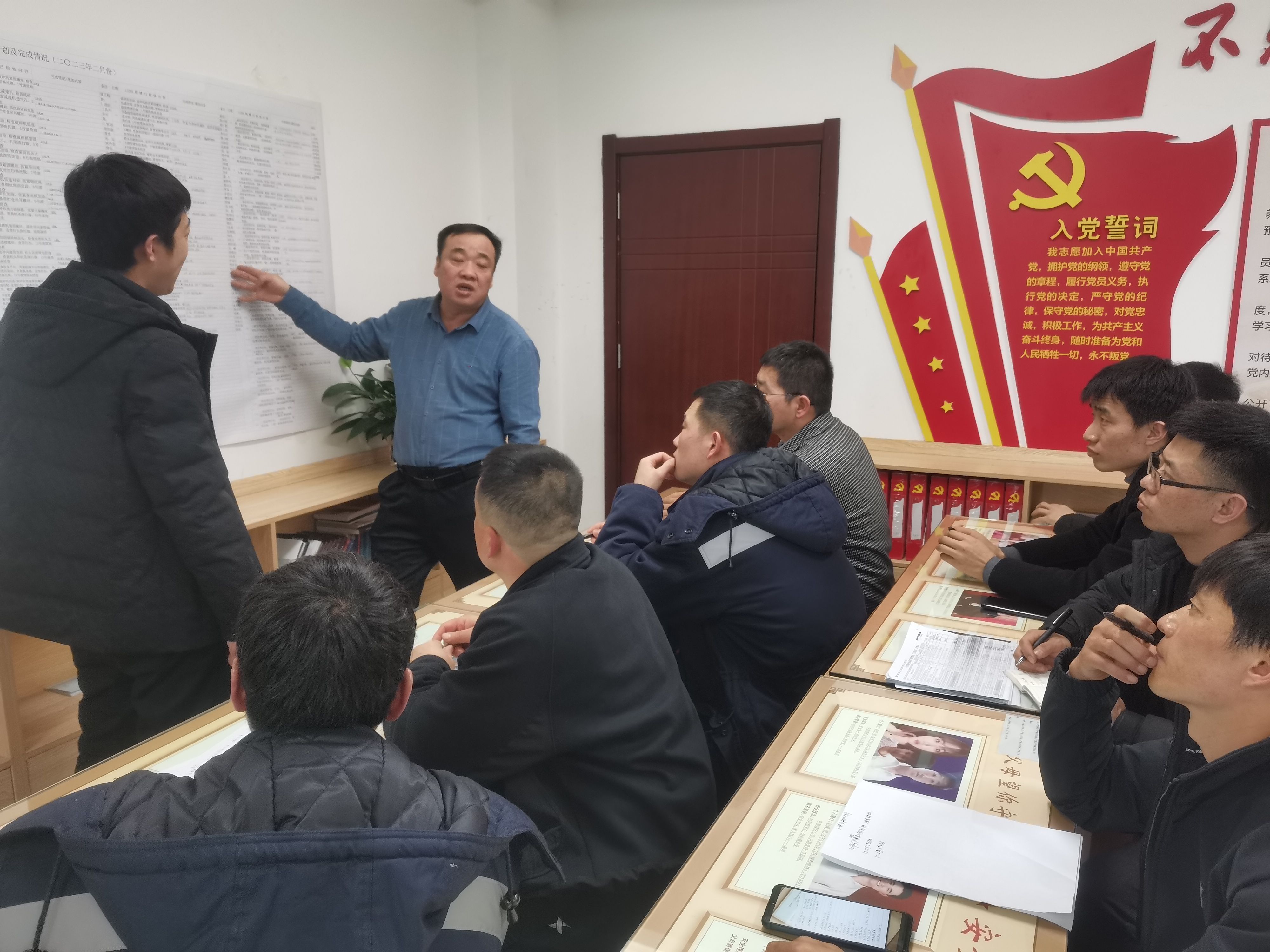 手艺主干和各装备包机人在制订班检、、日检、、月检内容.1.jpg