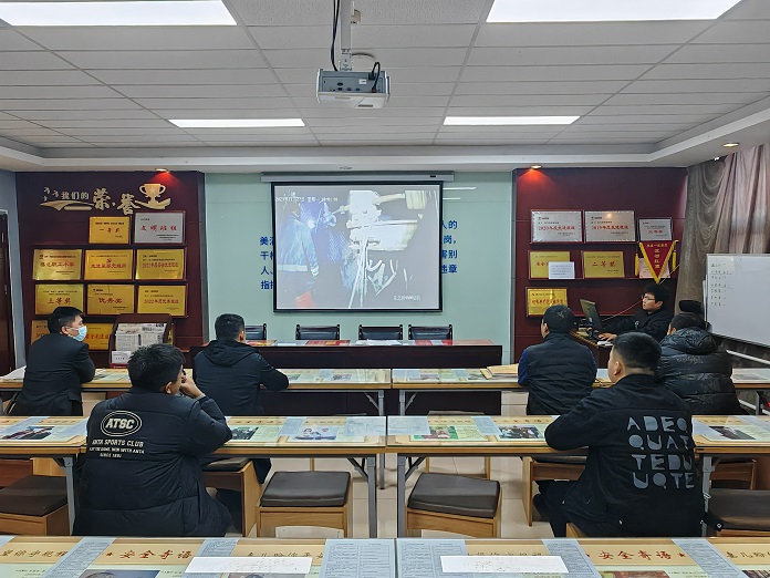 拍摄：任兴林  组织智能化钻机厂家开展讲座.jpg