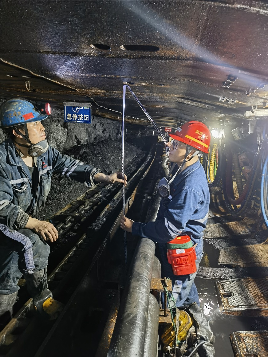 综采事人情丈量采高 调理信息中心 惠炜 提供.jpg